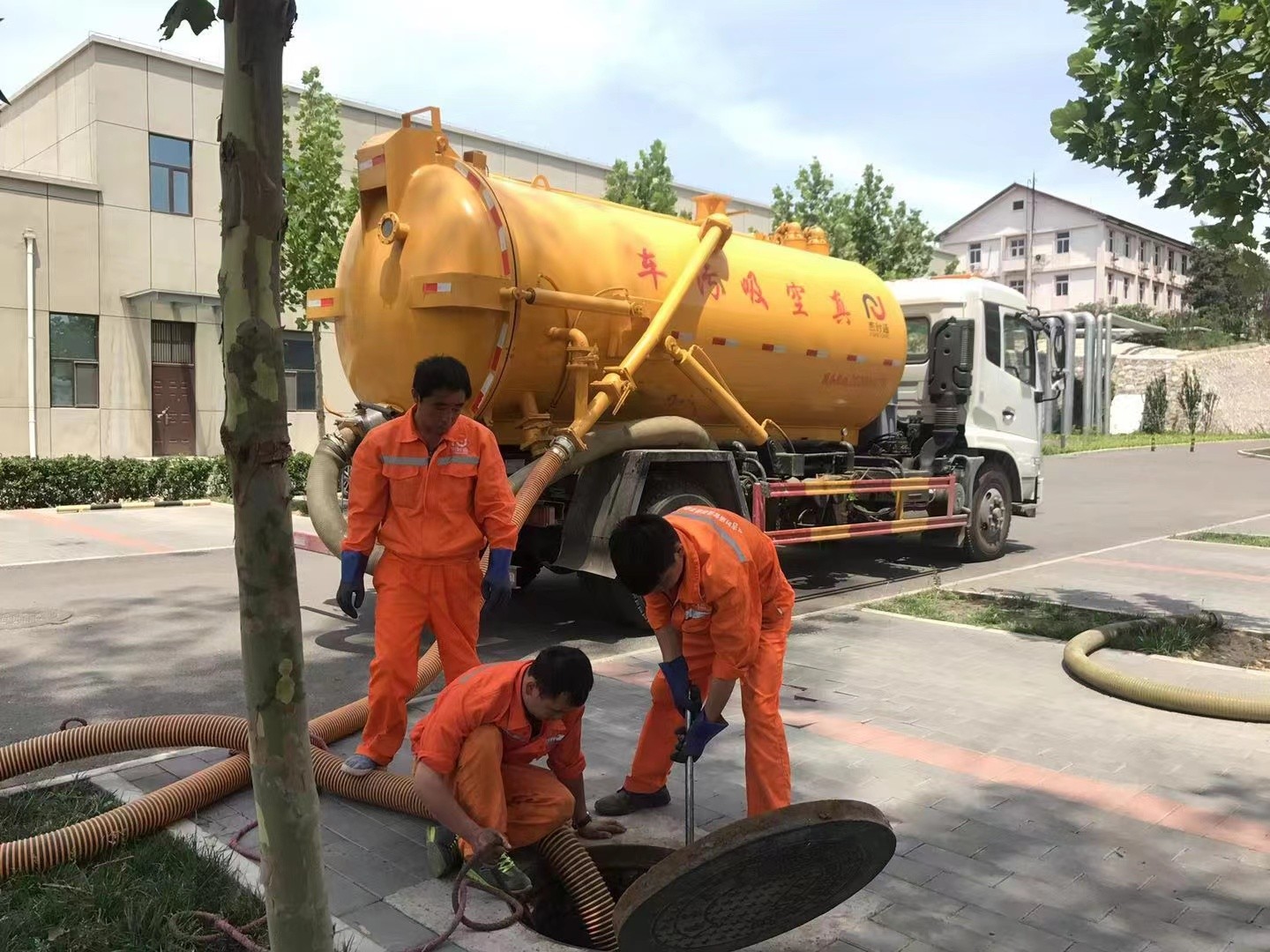 汕尾化粪池清理与5-8吨吸粪车施工效率分析